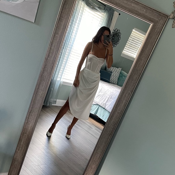 Pretty Little Thing Set - white Corset top and skirt - Picture 4 of 6